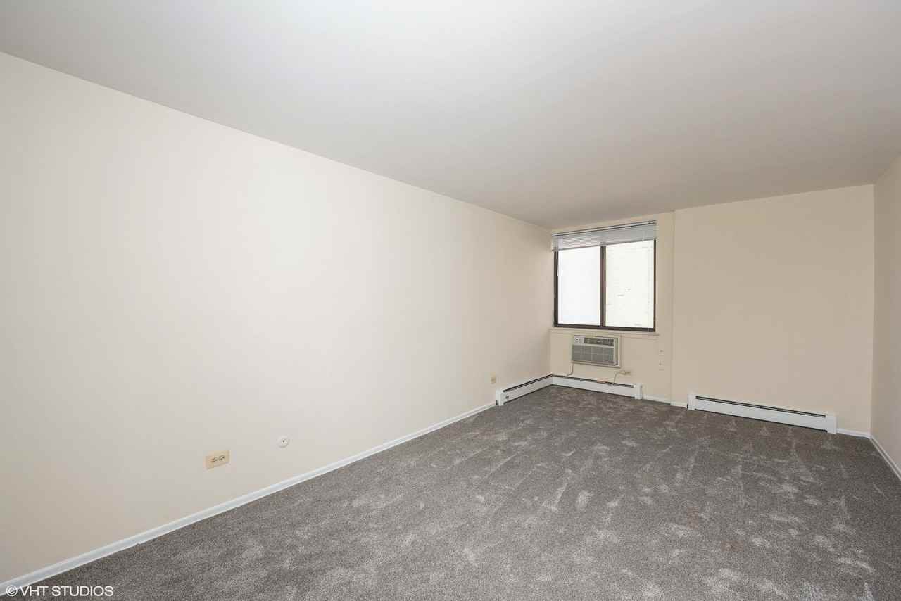 Lincoln Park Living! - Photo 3 of 35