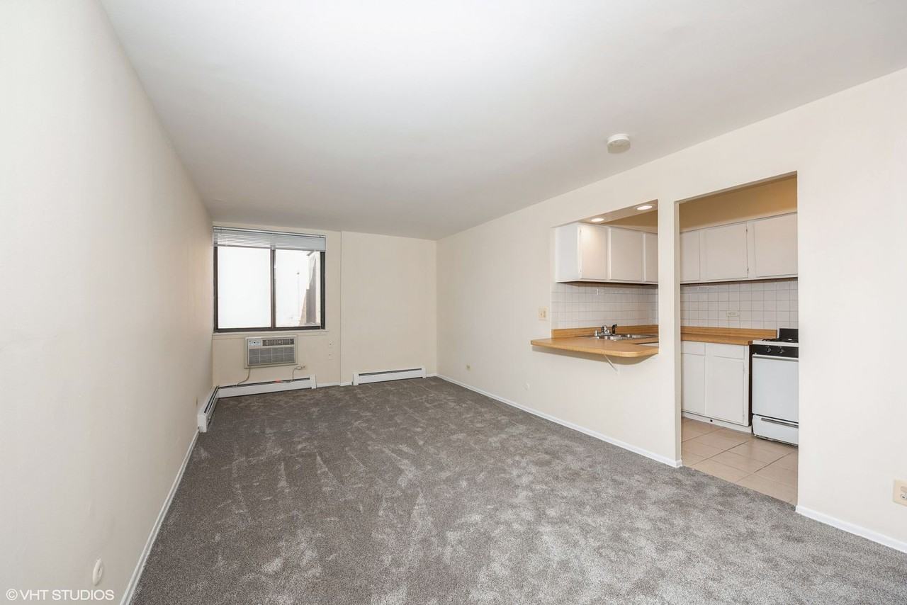 Lincoln Park Living! - Photo 5 of 35