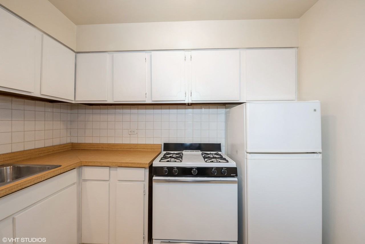 Lincoln Park Living! - Photo 6 of 35