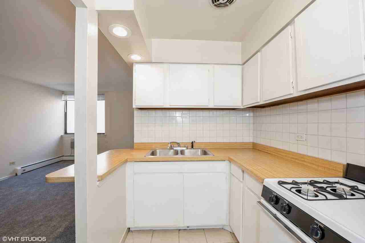 Lincoln Park Living! - Photo 7 of 35