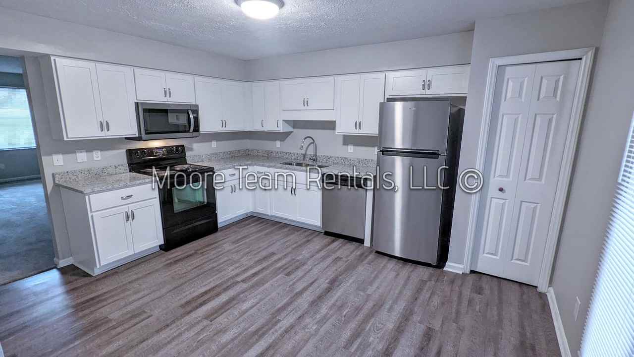 Just remodeled - 2 Bed/1.5Ba - Photo 2 of 19