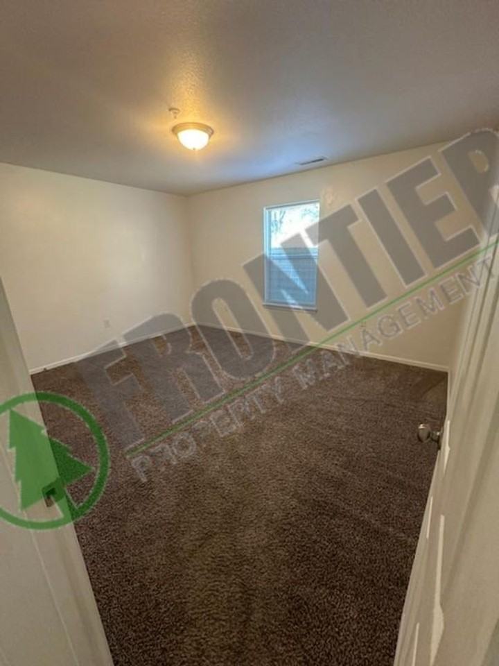 825 S Maguire St. - Photo 7 of 22