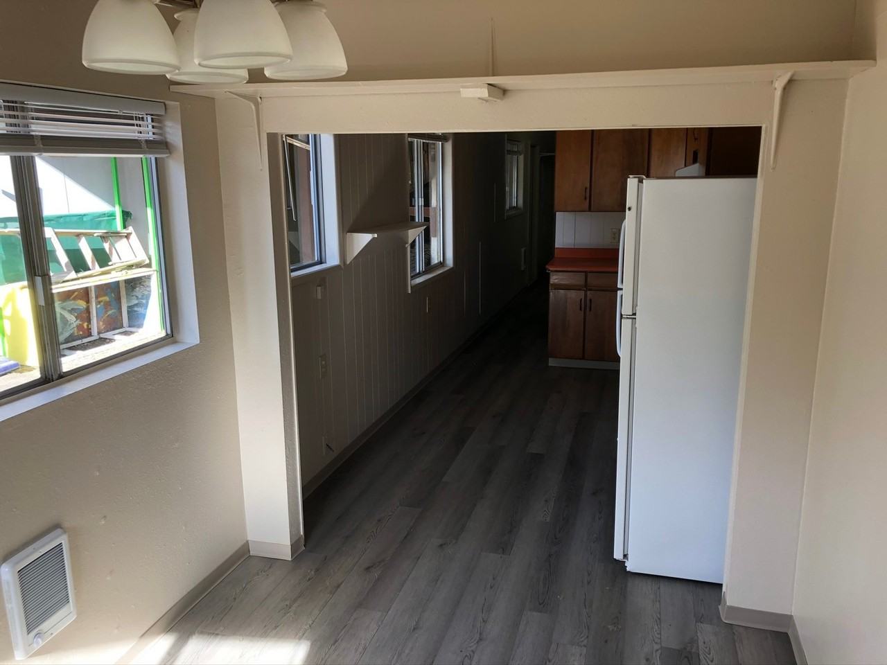 562 Se Davis St - Photo 6 of 9