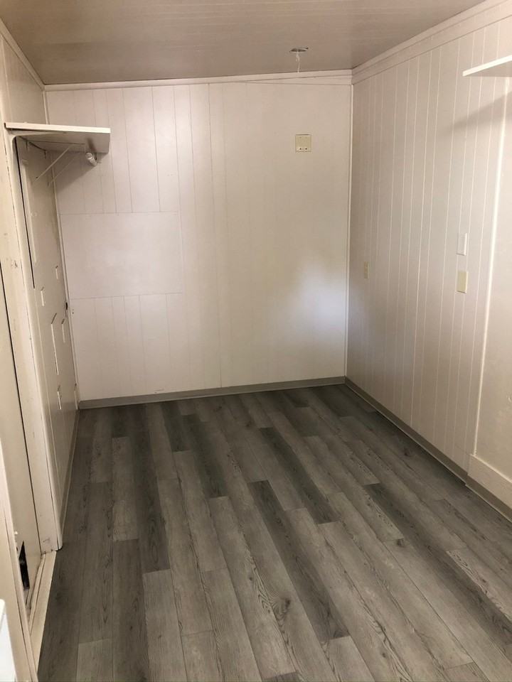 562 Se Davis St - Photo 5 of 9