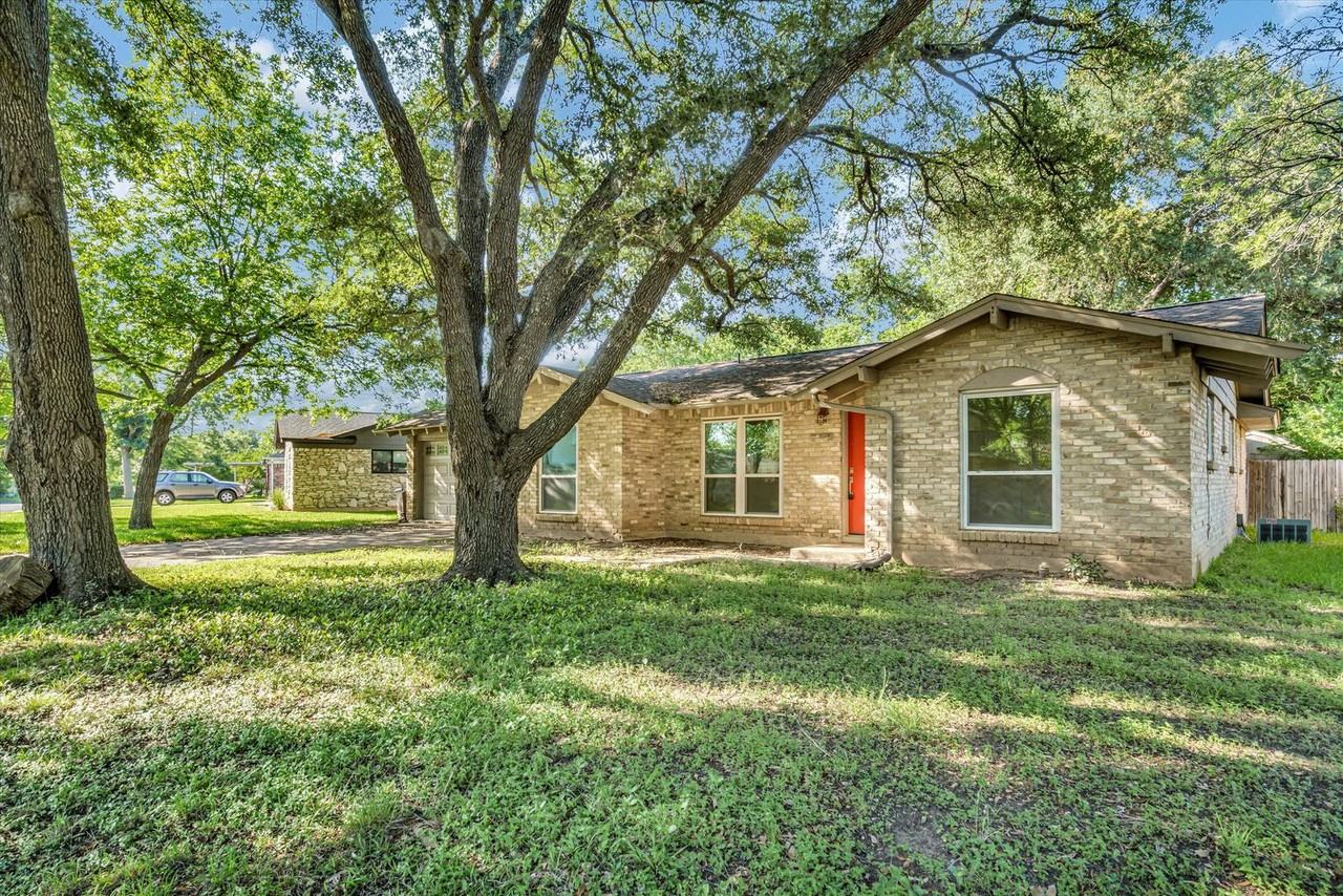 2308 Village Cir - Photo 3 of 21