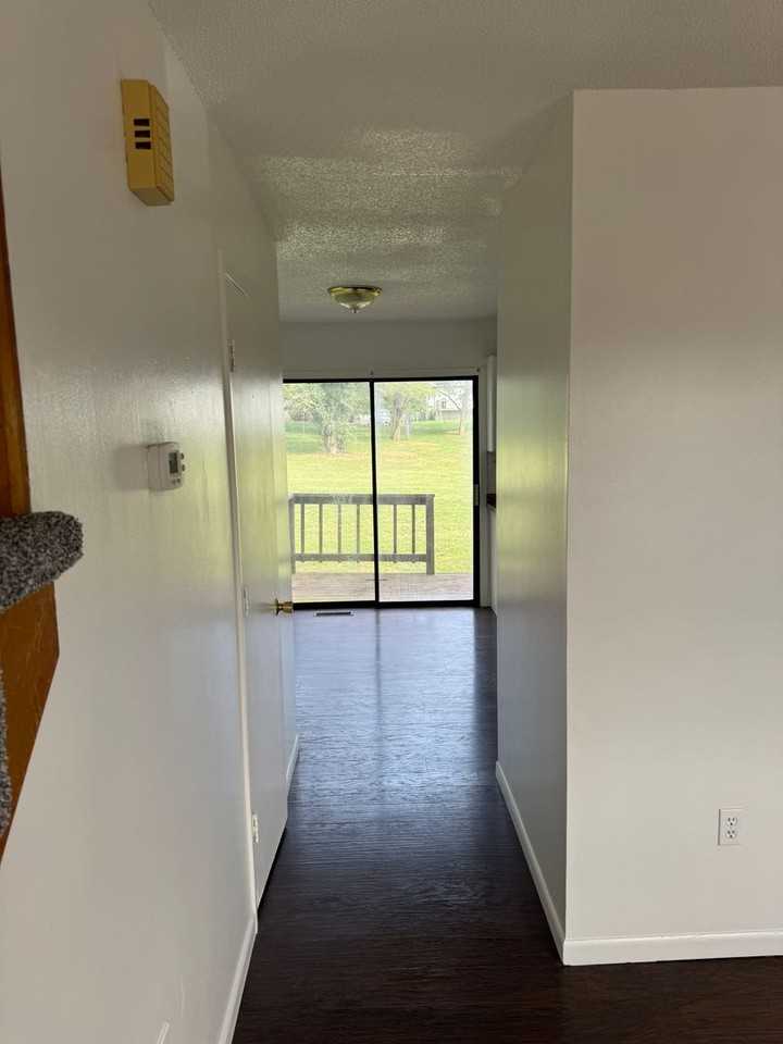 180 Oakcrest Circle - Photo 3 of 23