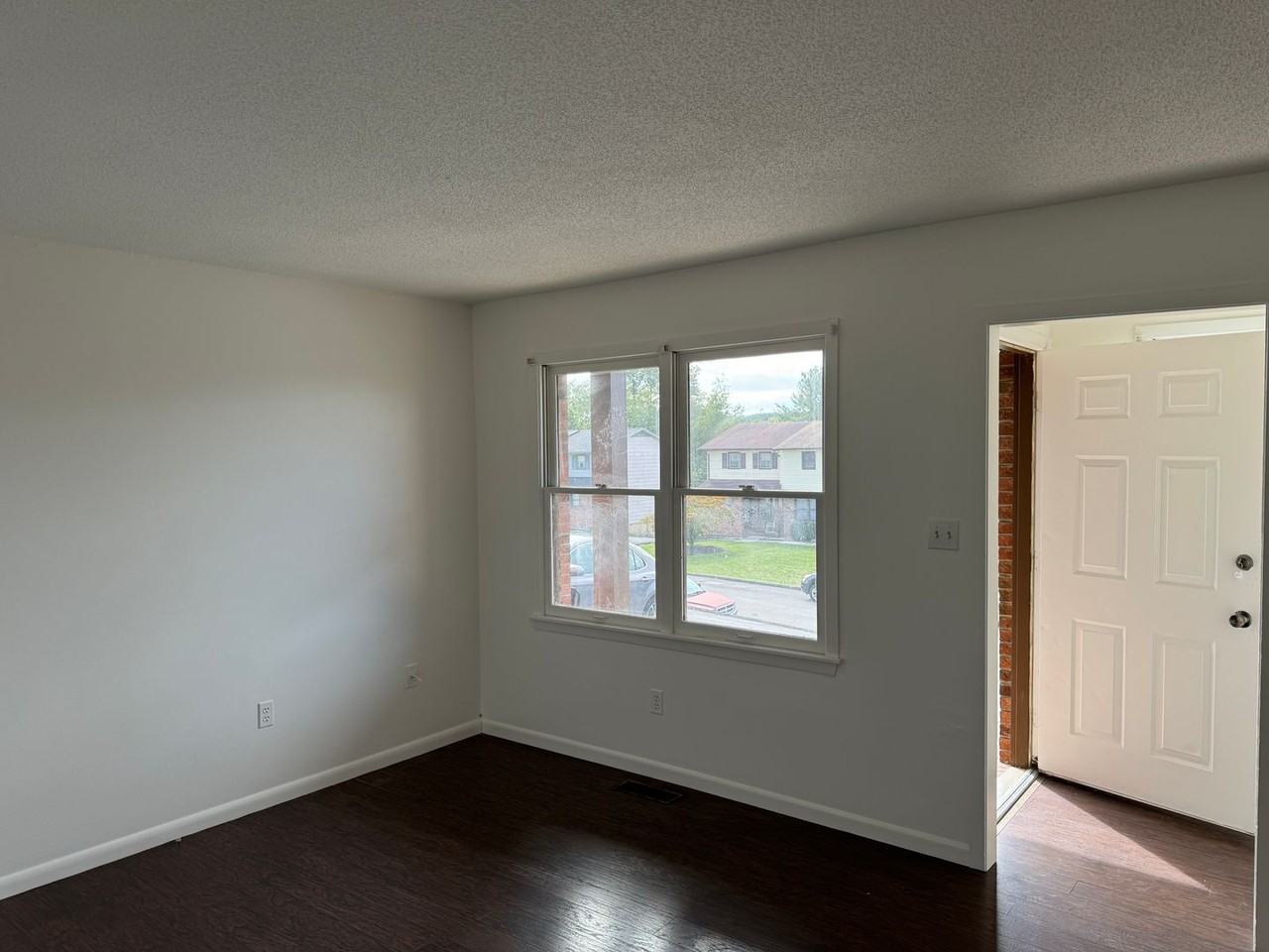 180 Oakcrest Circle - Photo 5 of 23