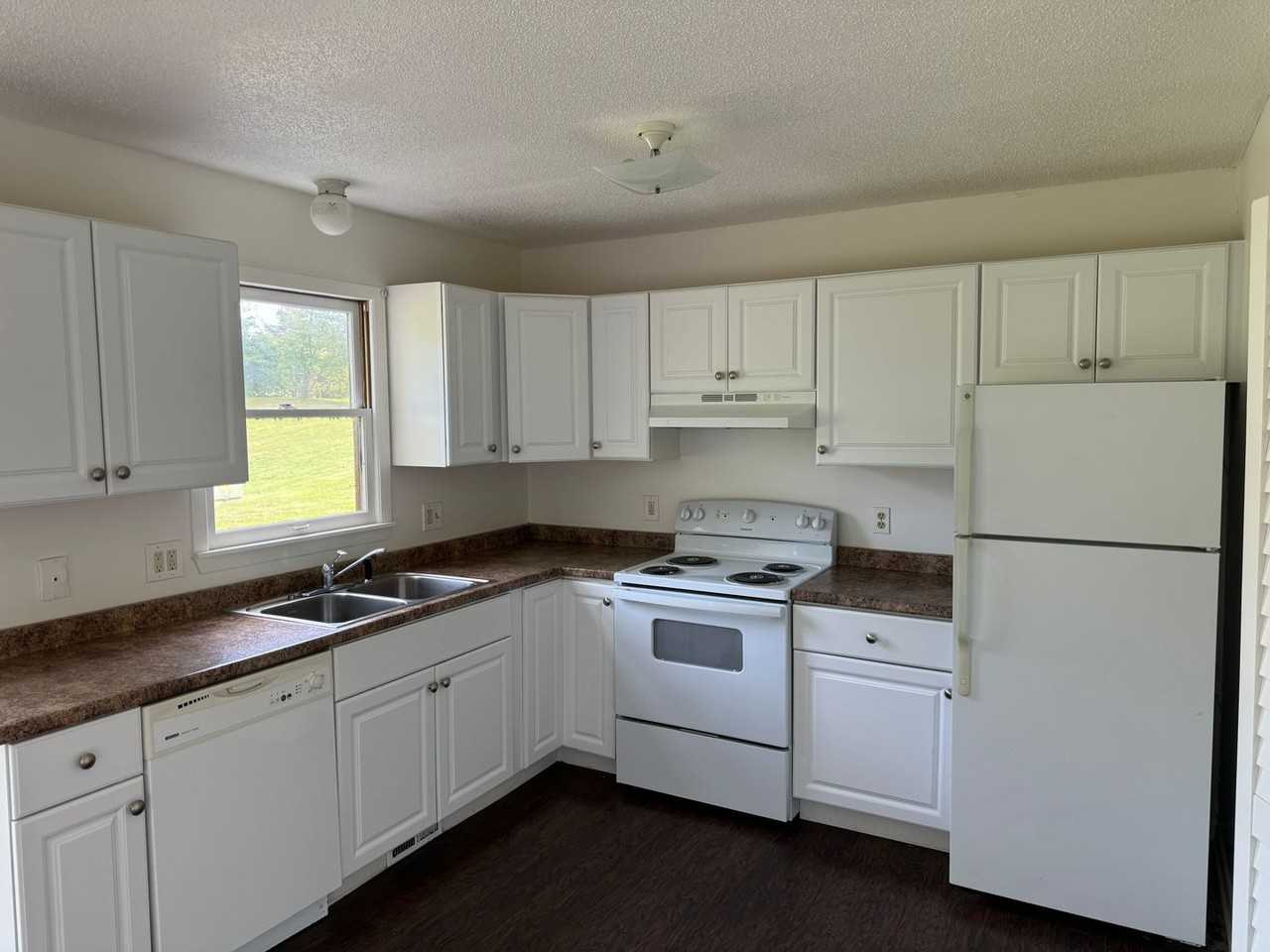 180 Oakcrest Circle - Photo 6 of 23