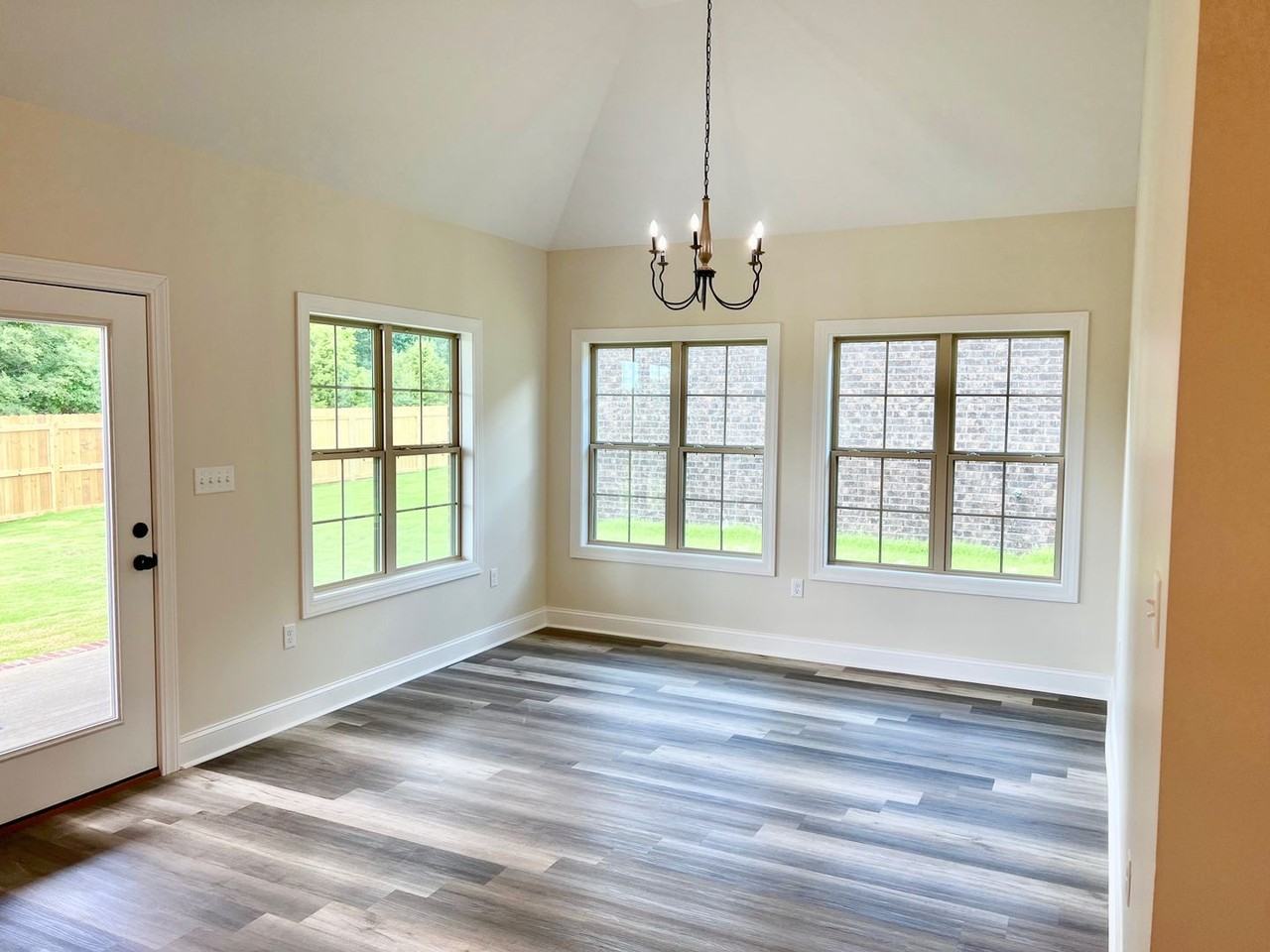 4801 Edgemont Dr - Photo 5 of 16