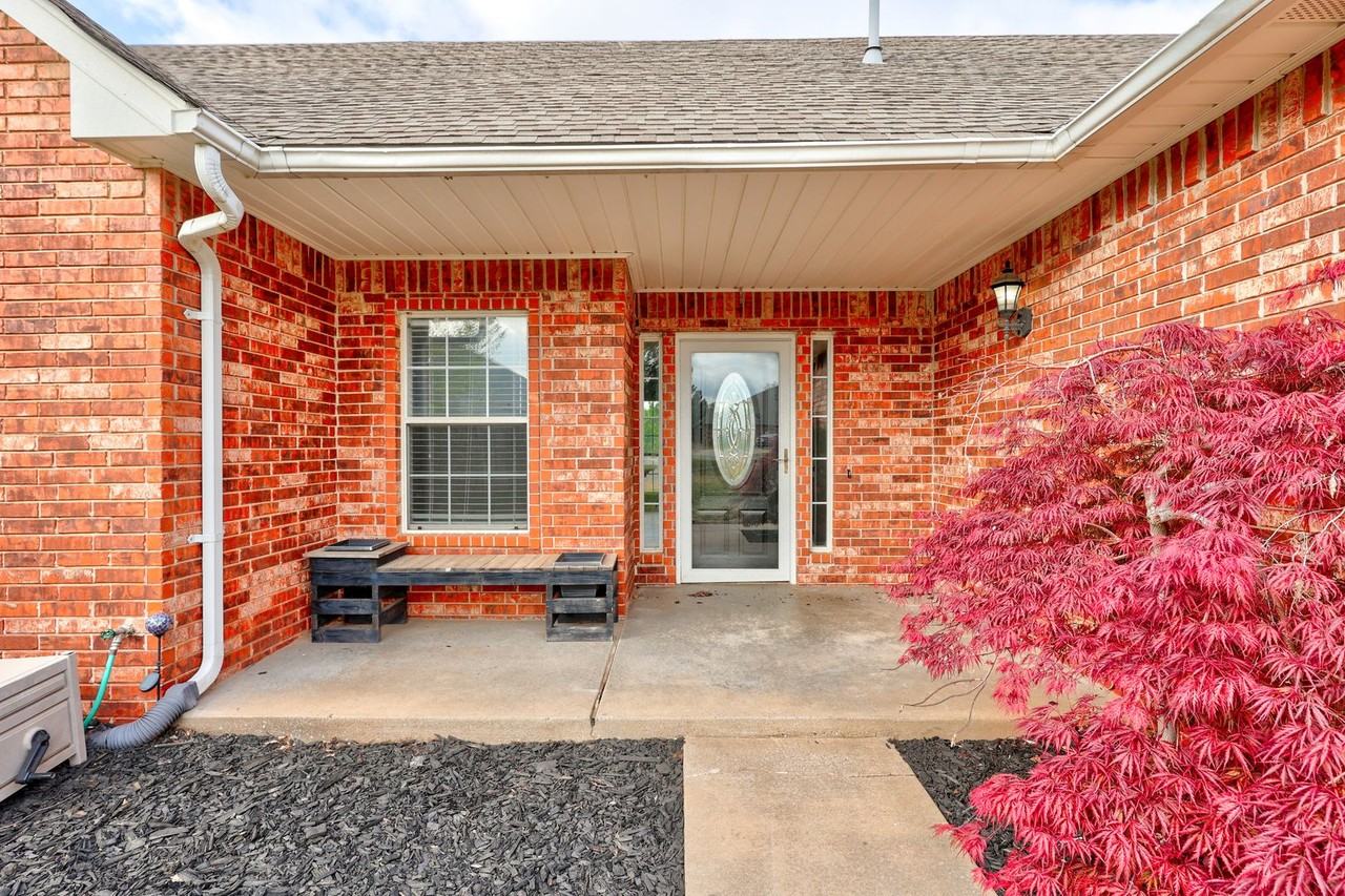 1605 Silver Oak Dr - Photo 3 of 46