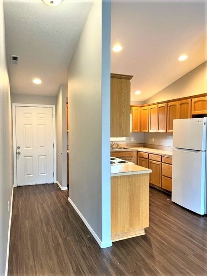 2315 Sw Hannah Cir - Photo 3 of 18