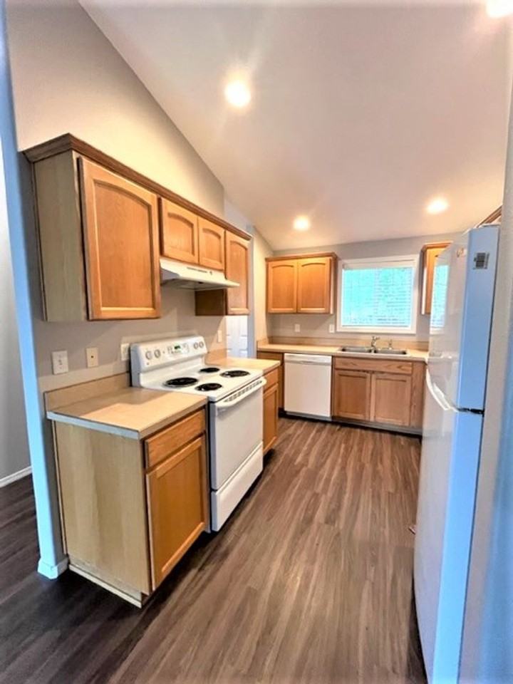 2315 Sw Hannah Cir - Photo 3 of 20