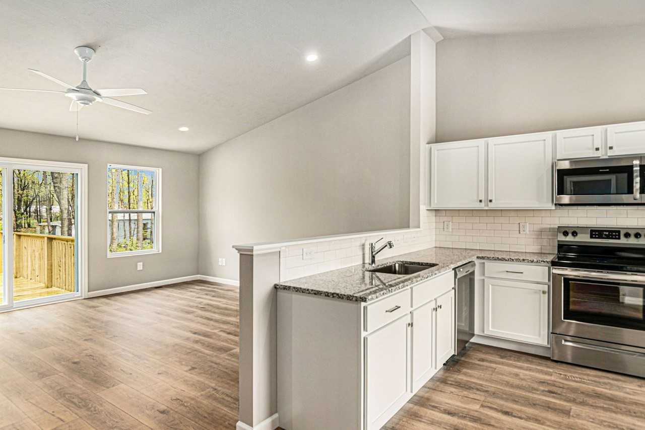 2411 Richardson Ct - Photo 3 of 17