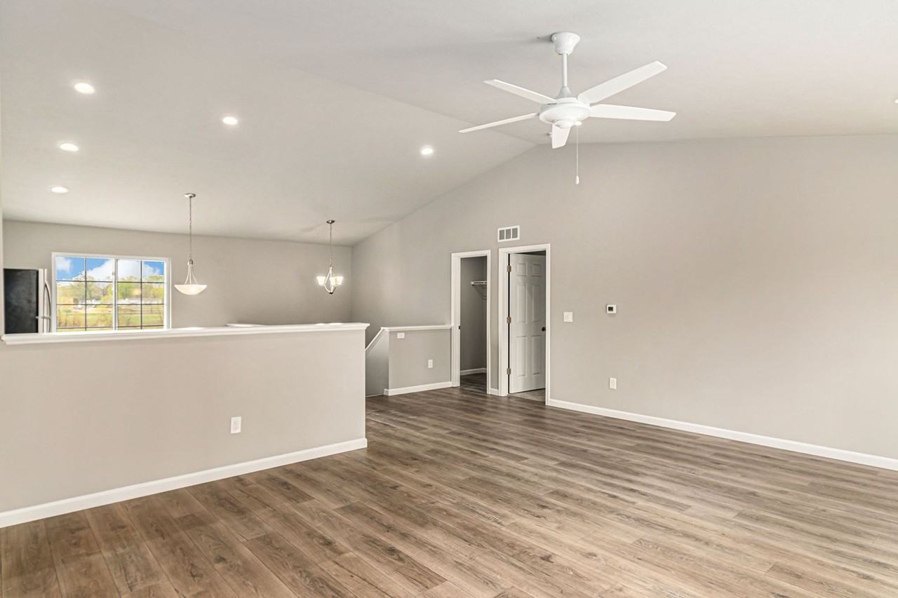 2411 Richardson Ct - Photo 4 of 17