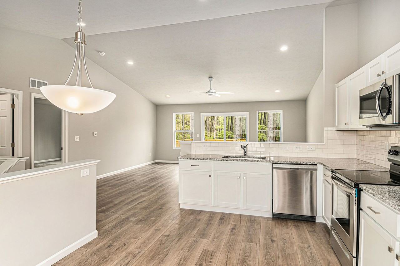 2411 Richardson Ct - Photo 5 of 17