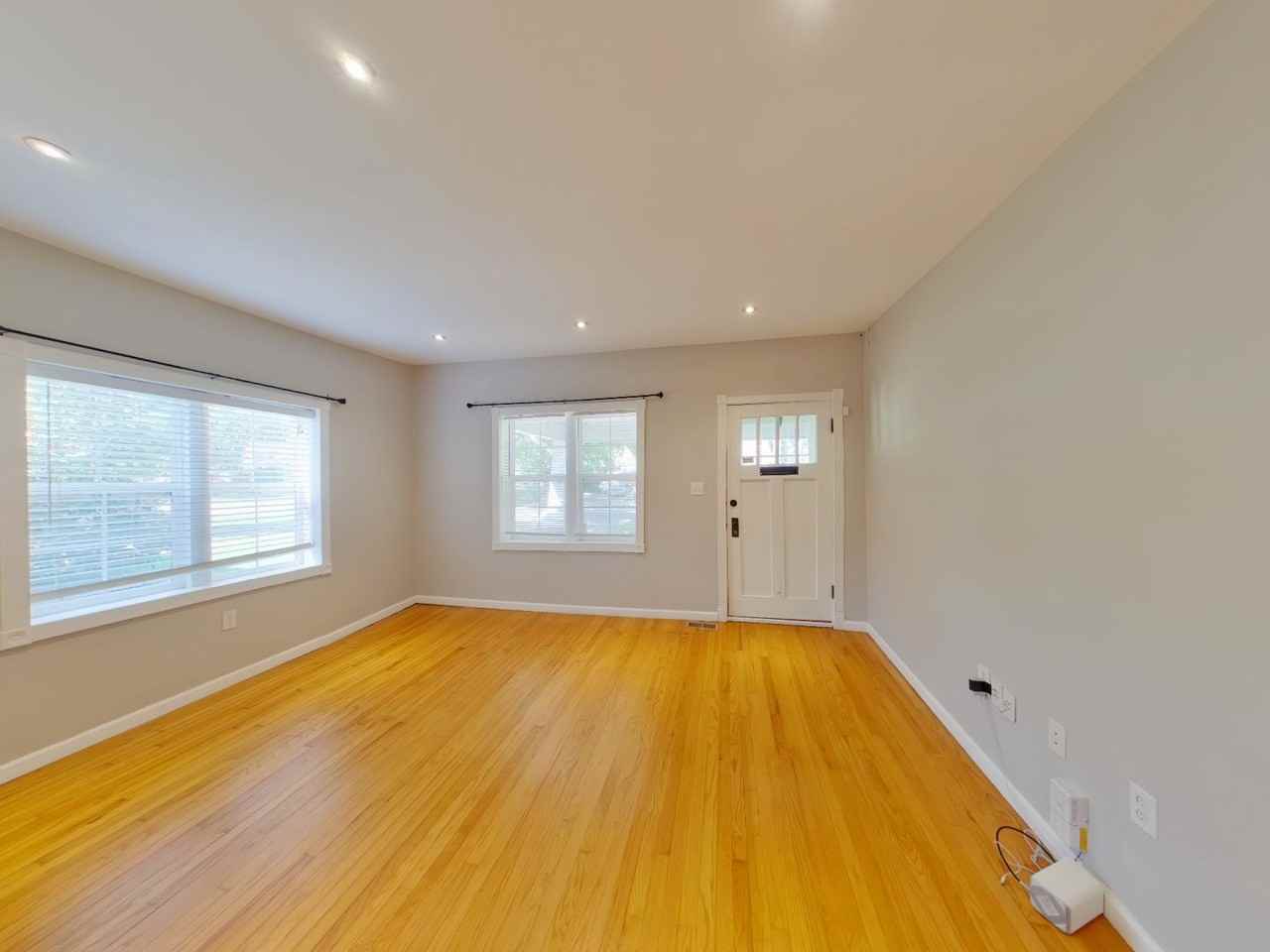 144 S Sedgwick St - Photo 2 of 11