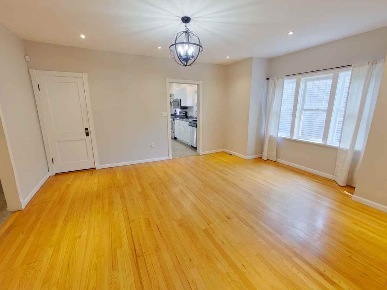 144 S Sedgwick St - Photo 5 of 11