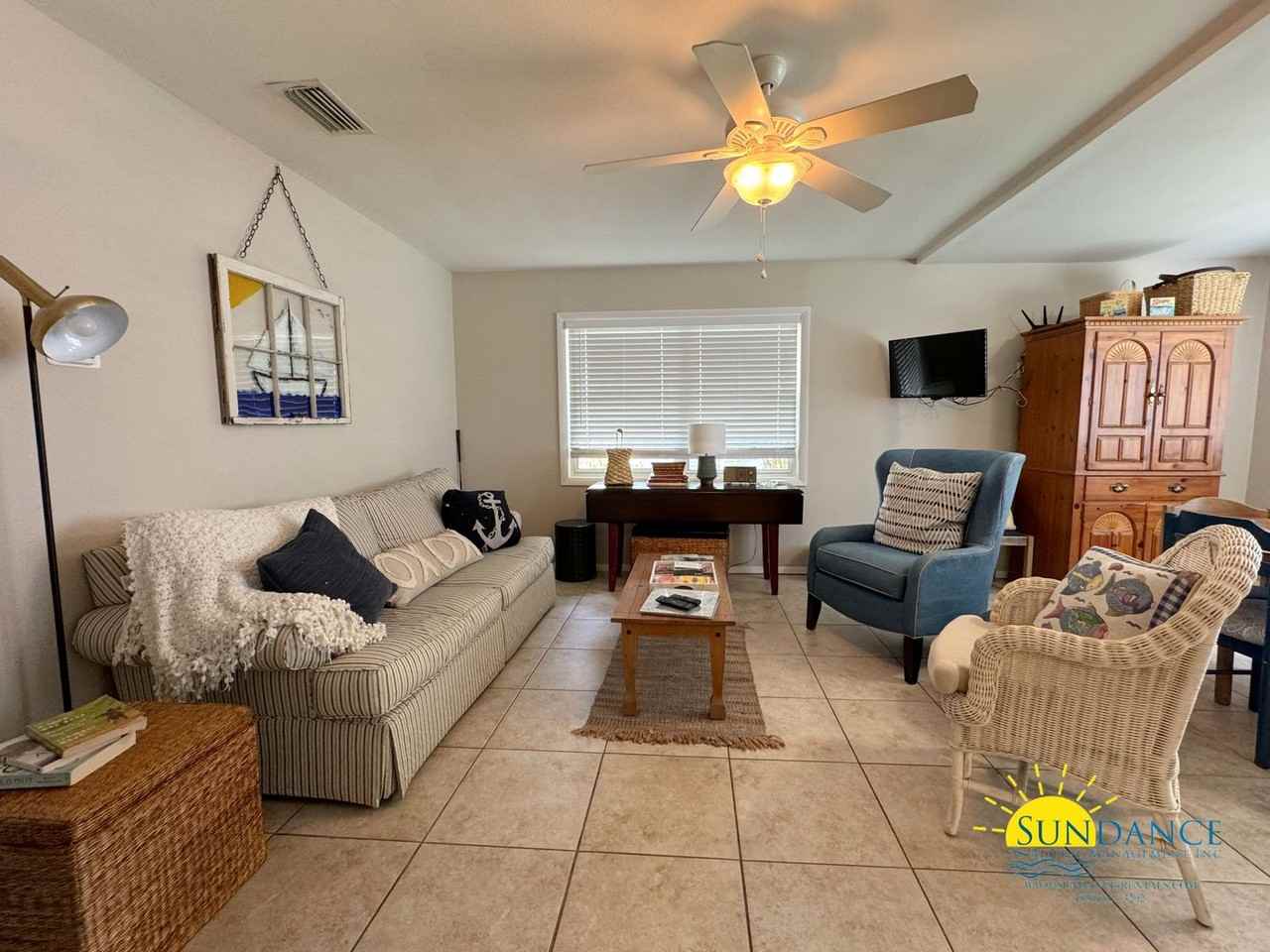 384 Edge Ave - Photo 2 of 19