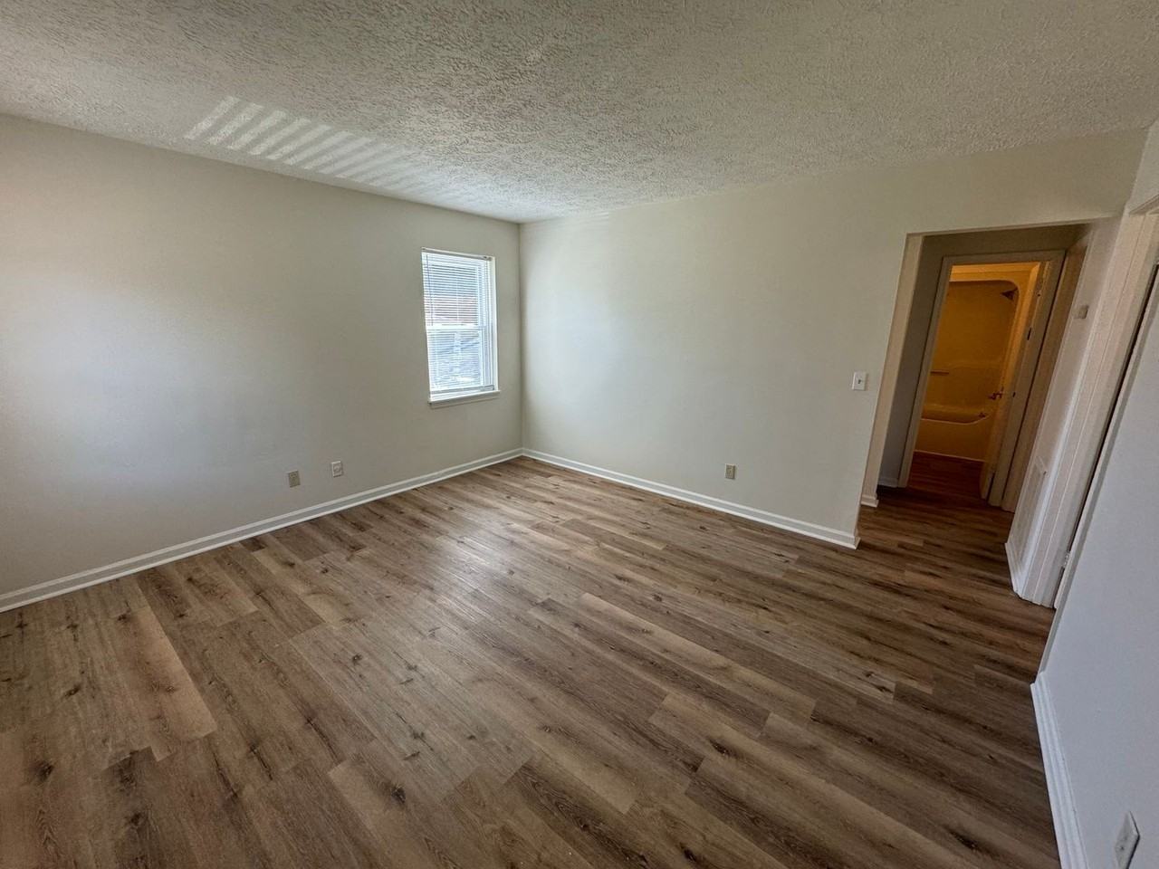 526 West 13th Street - Photo 3 of 12