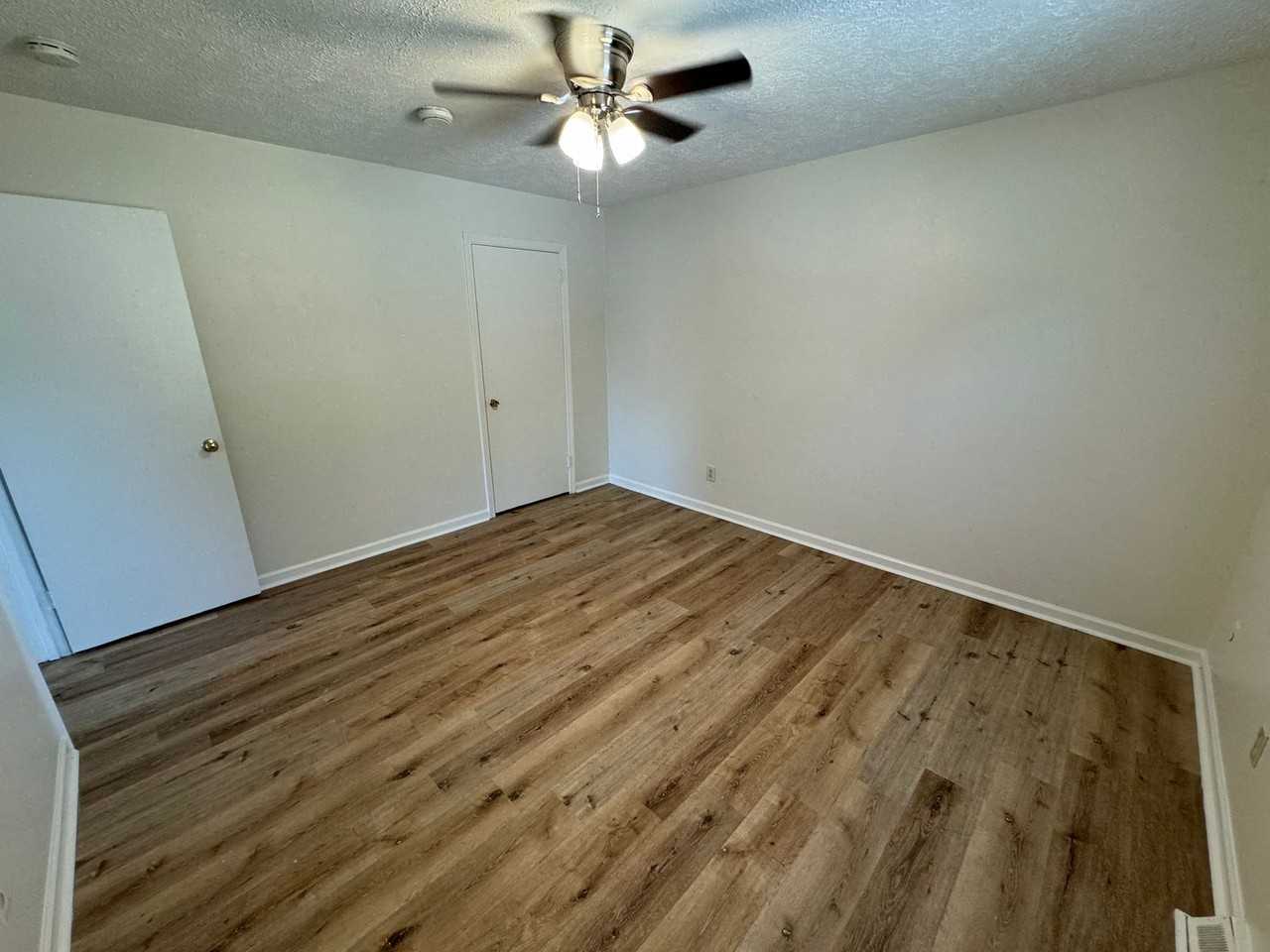 526 West 13th Street - Photo 5 of 12