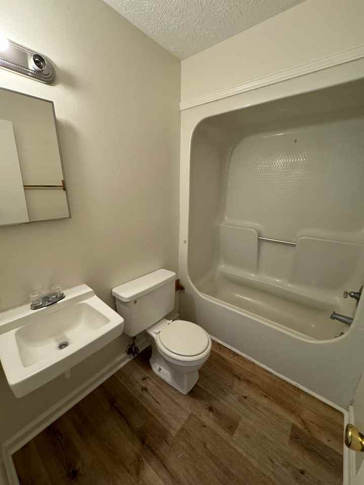 526 West 13th Street - Photo 7 of 12