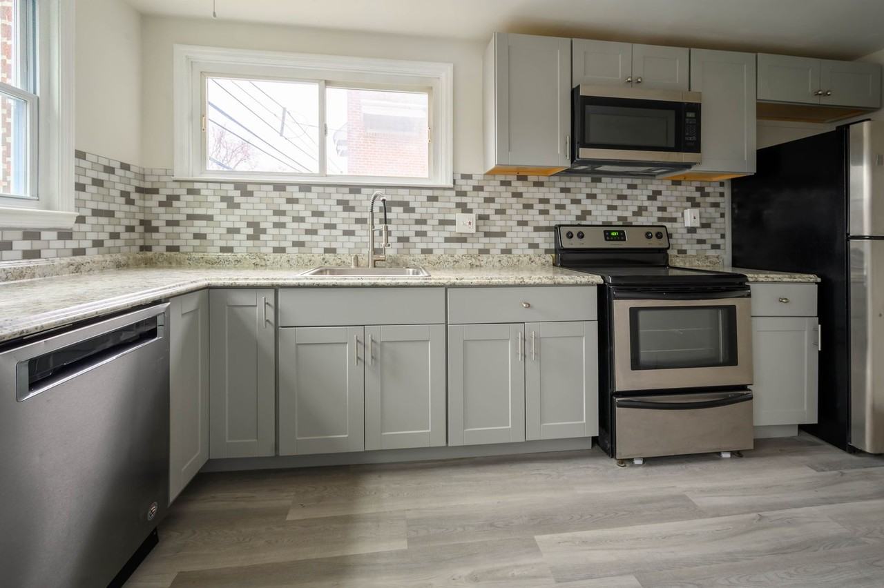 1019 Taylor Dr - Photo 2 of 24