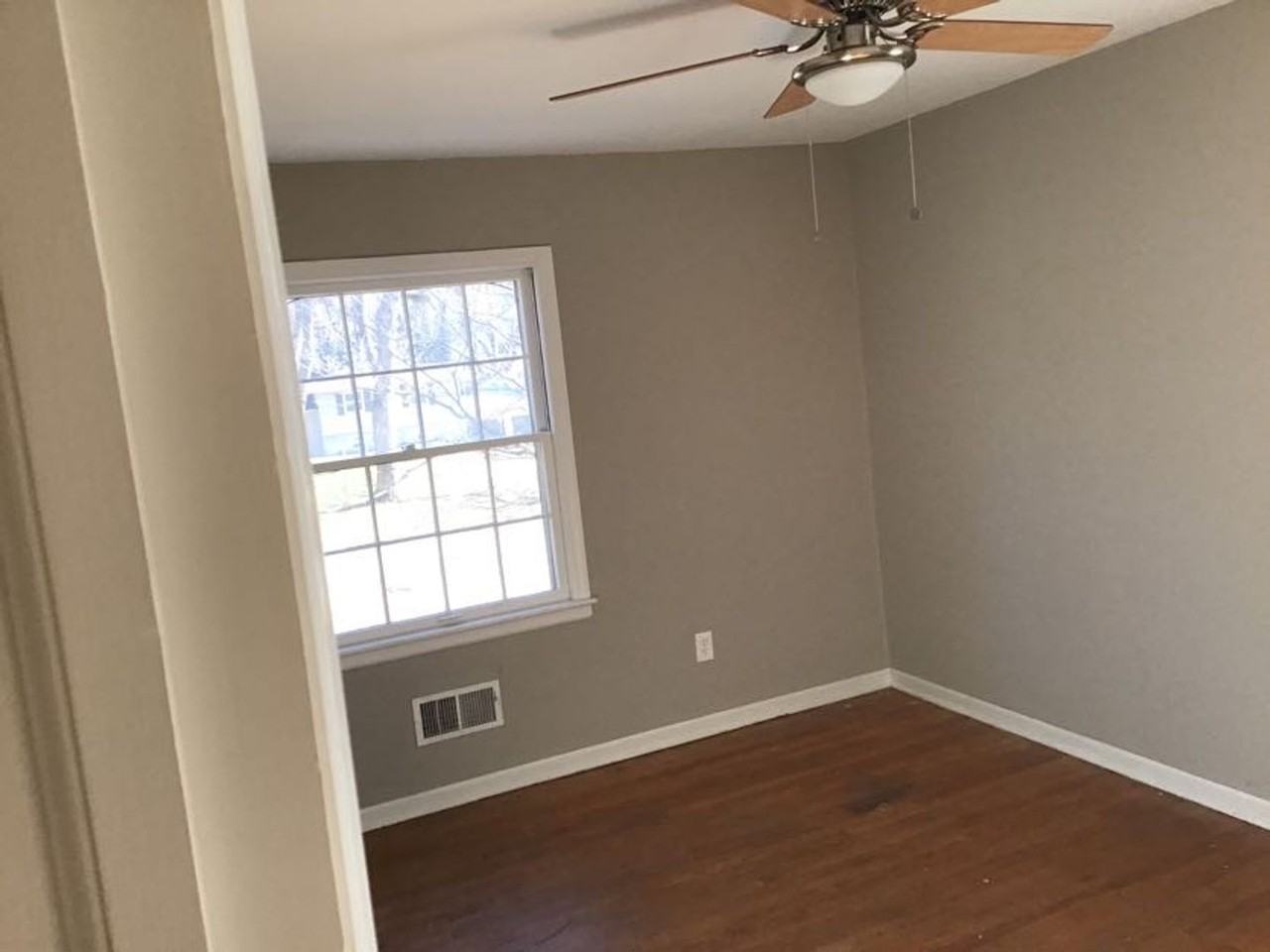 4608 Ridgeway Ave - Photo 4 of 50