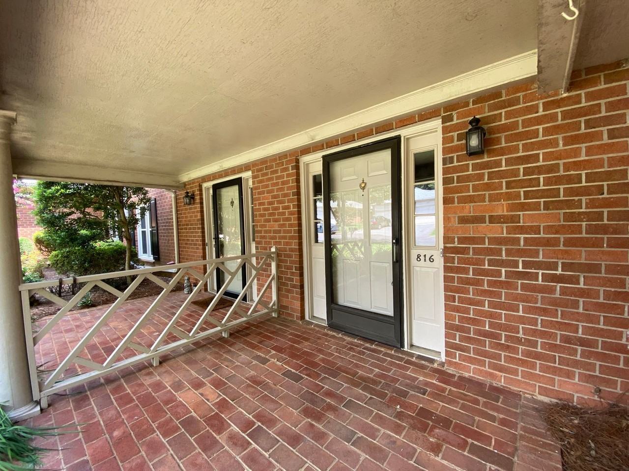 816 Devon Ct - Photo 2 of 26