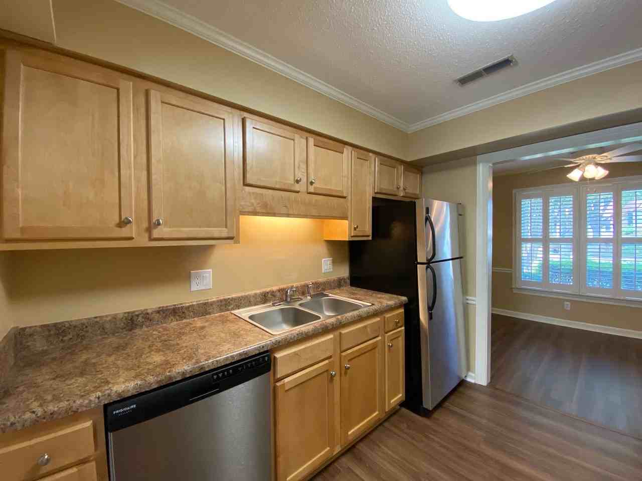 816 Devon Ct - Photo 3 of 26