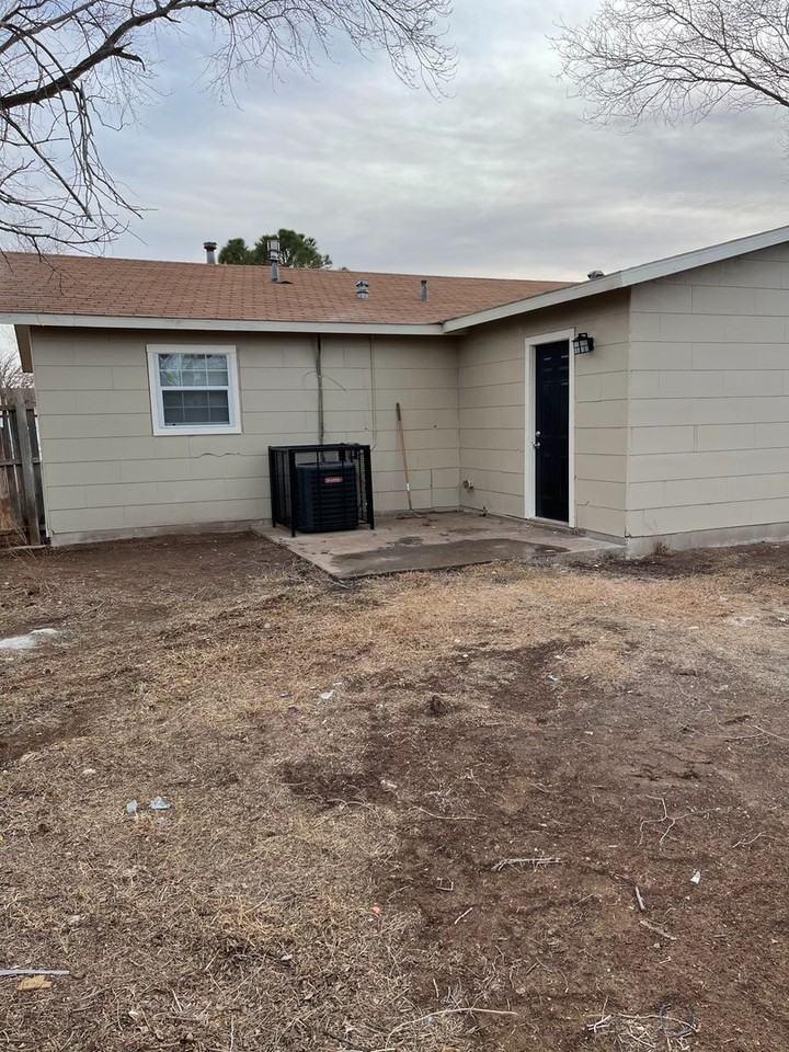 1705 E Colgate St - Photo 2 of 10