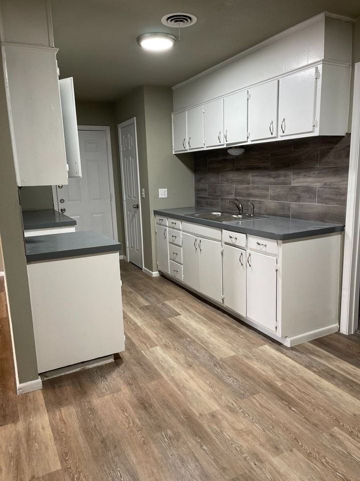 1705 E Colgate St - Photo 4 of 10