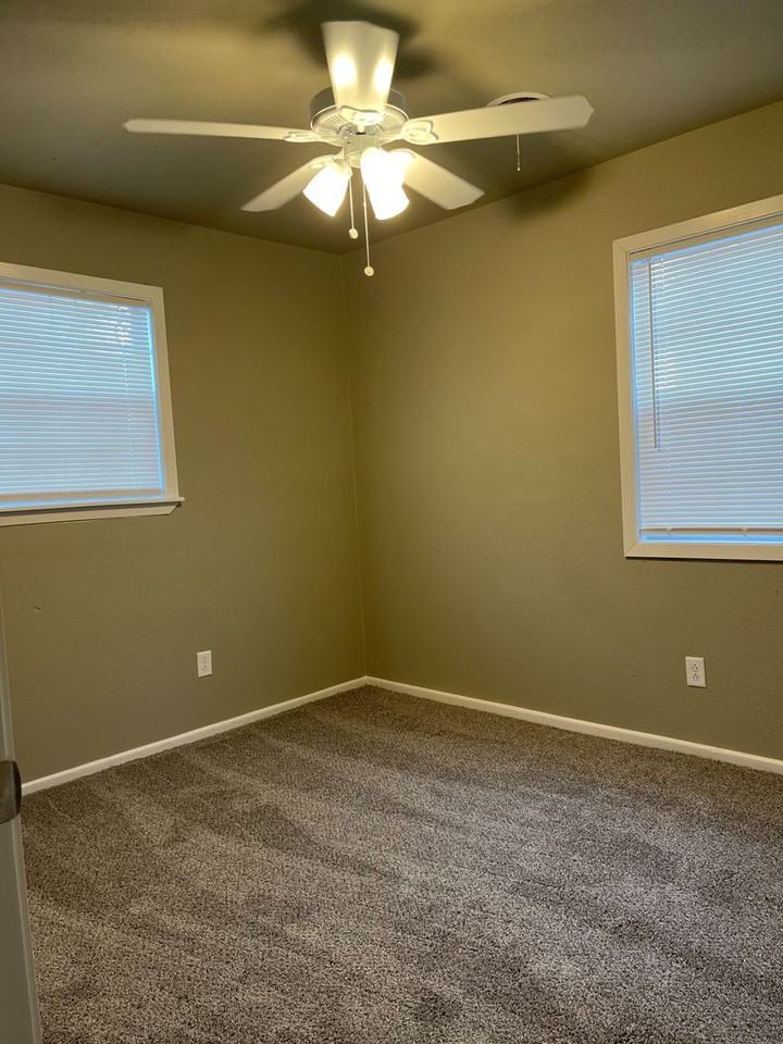 1705 E Colgate St - Photo 7 of 10