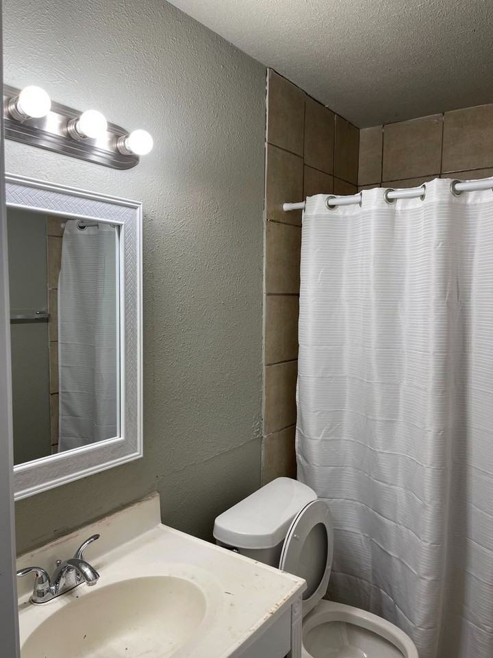 1705 E Colgate St - Photo 3 of 10