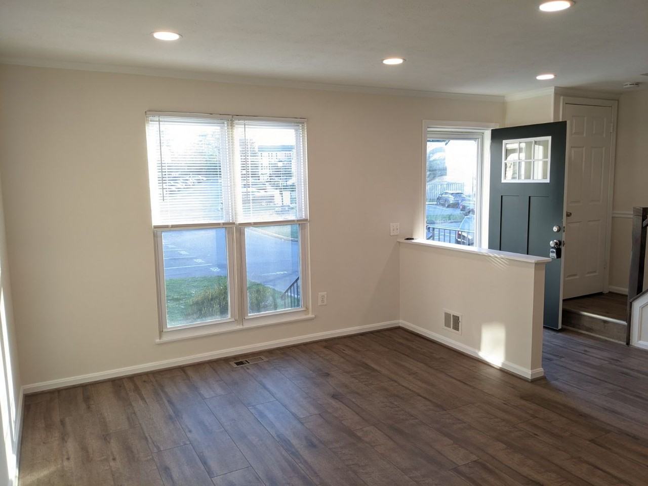 1880 Murdock Ct - Photo 6 of 39