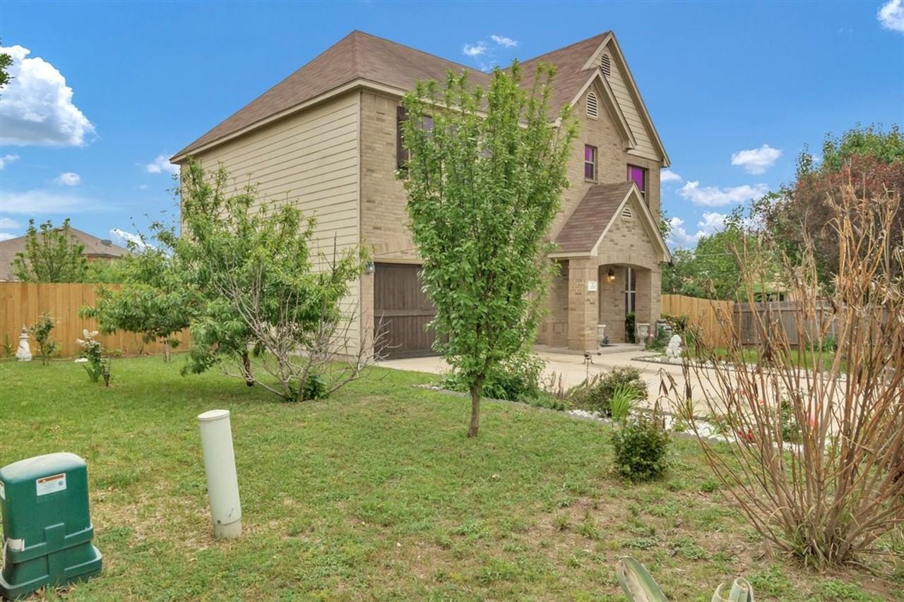 1609 Bayland St - Photo 2 of 22