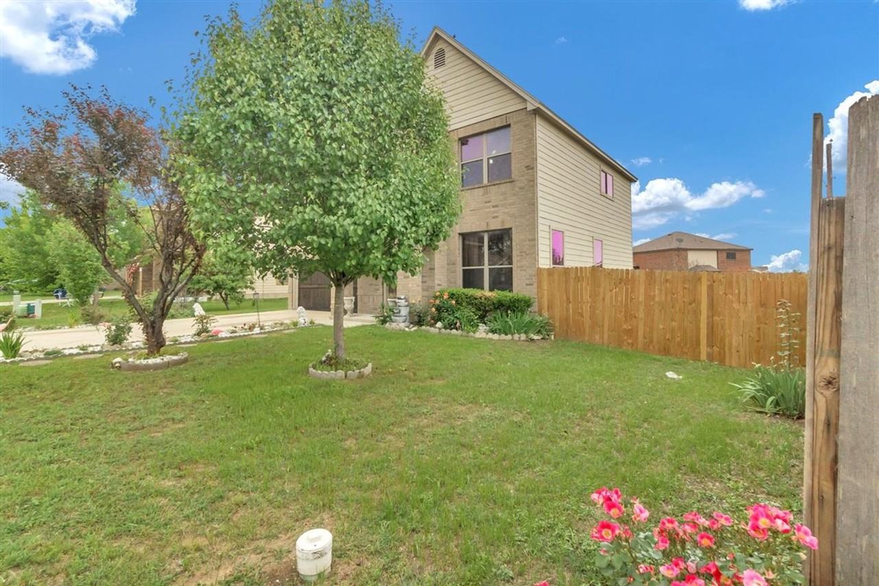 1609 Bayland St - Photo 3 of 22
