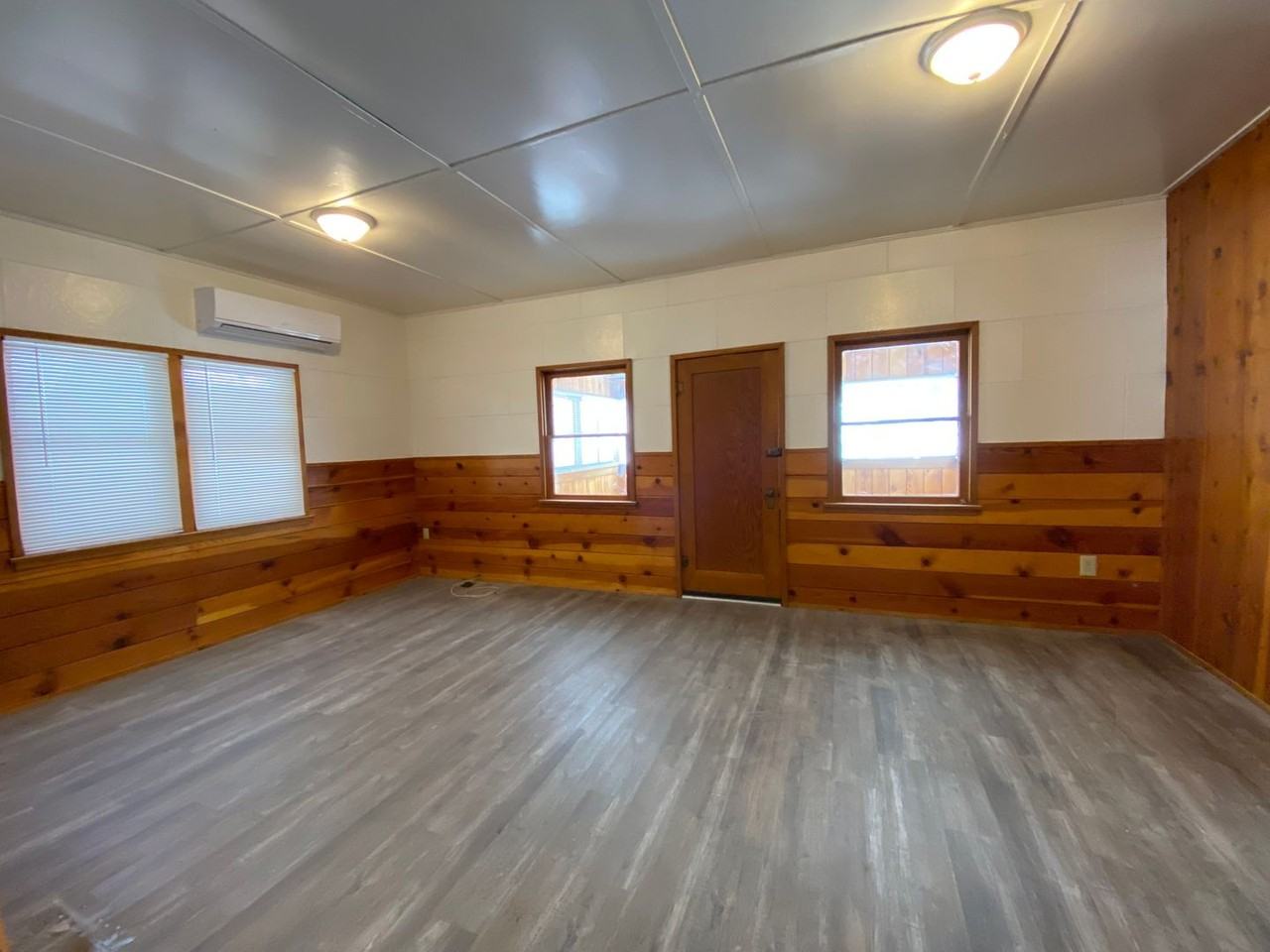 5898 Pine Ave - Photo 3 of 7