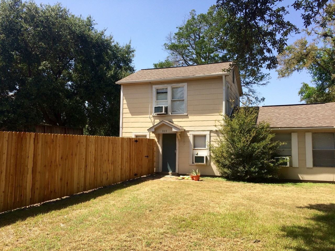 805 E 30th St - Photo 2 of 15