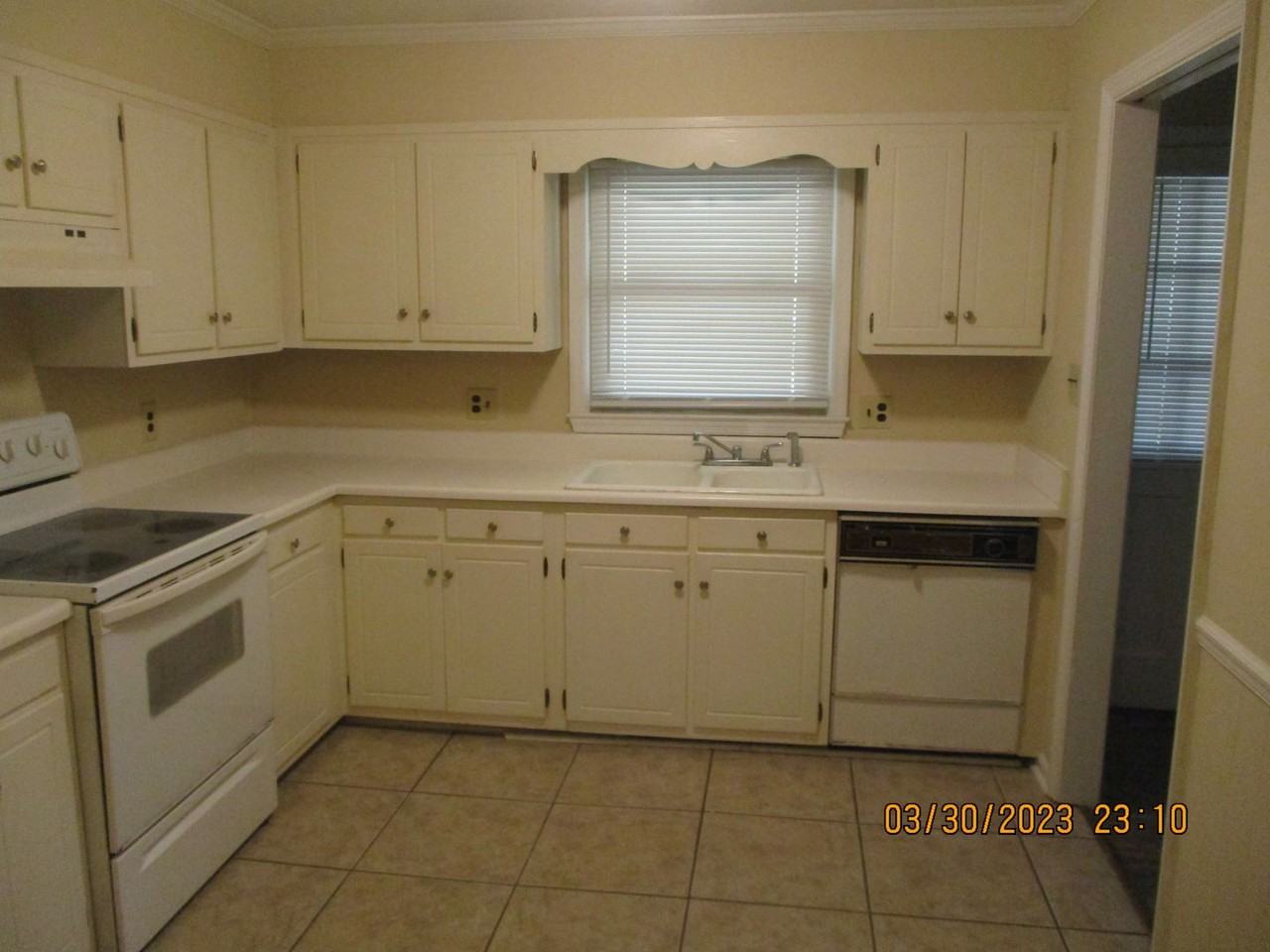 2816 Reeves Ln - Photo 3 of 7