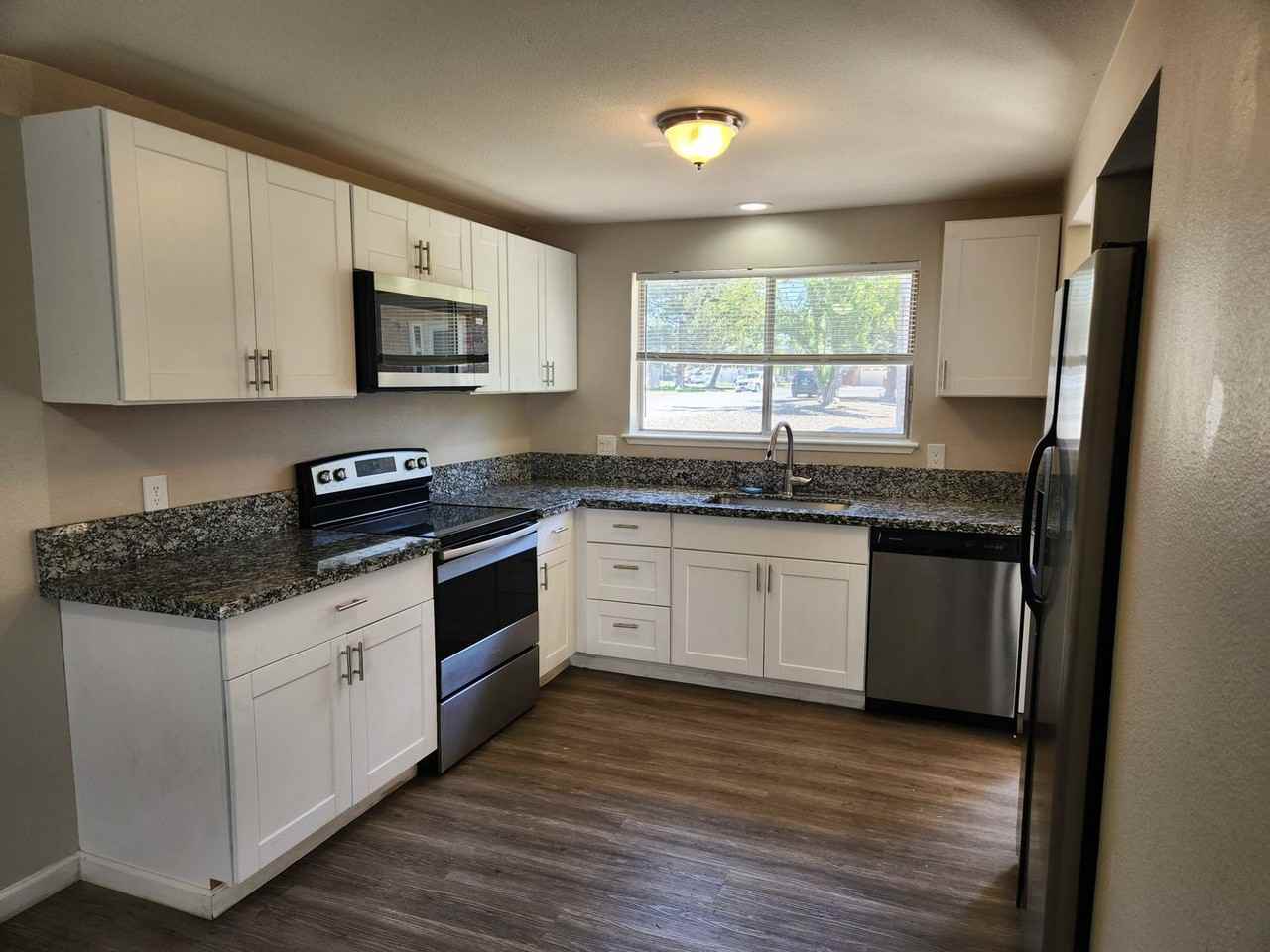 1331 Green Ct N - Photo 2 of 13
