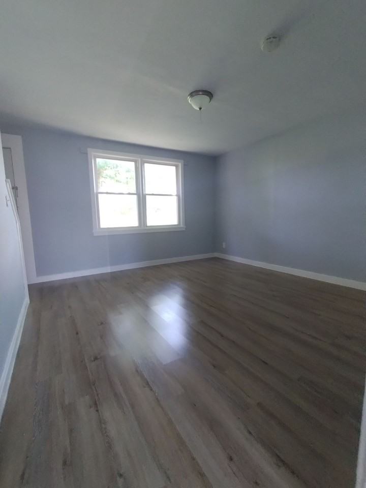 Spacious 2 bedroom apartment FOR RENT NOW in Tonawanda - Photo 3 of 5