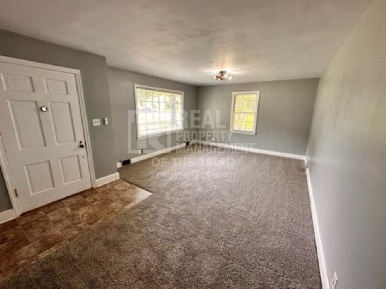 137 Lindbergh St - Photo 2 of 18