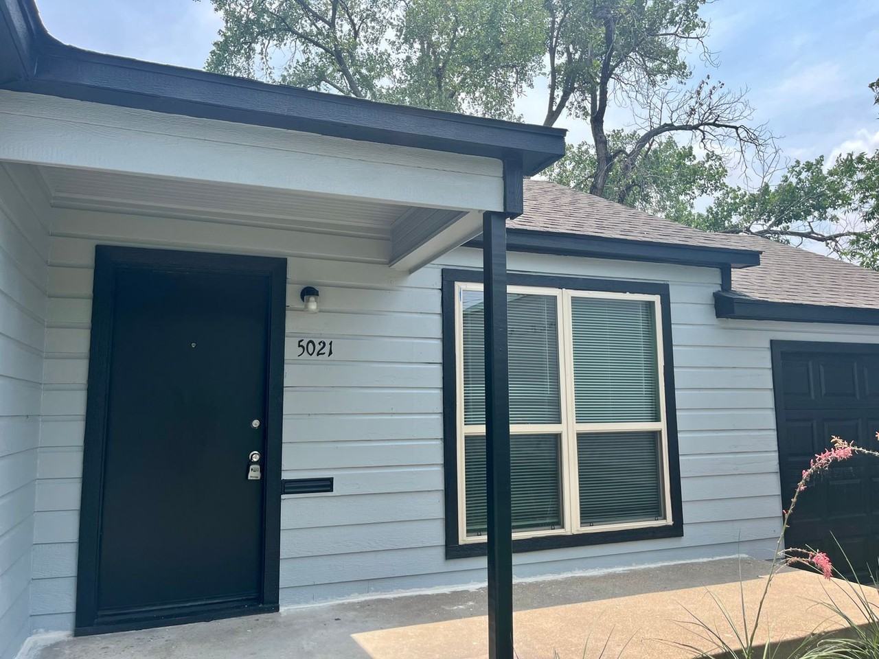 5021 Blackstone Dr - Photo 2 of 33