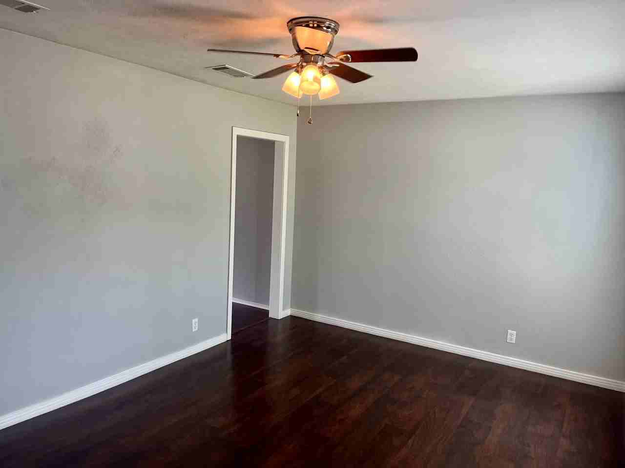 5021 Blackstone Dr - Photo 3 of 33