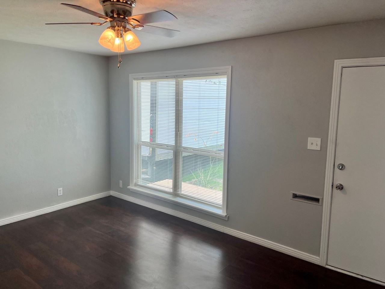 5021 Blackstone Dr - Photo 4 of 33