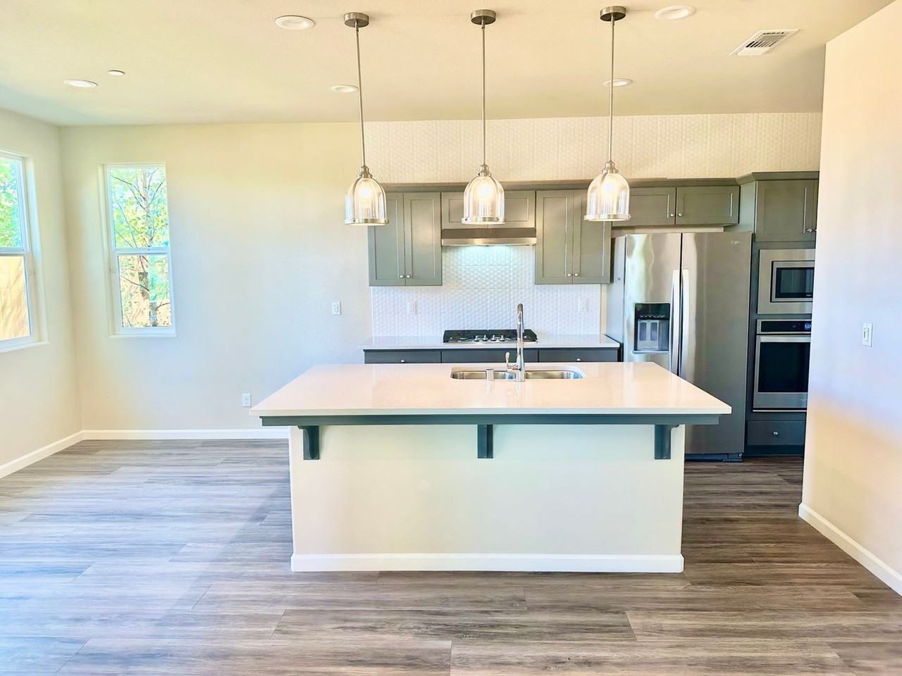 803 Wishon Ave W - Photo 4 of 37
