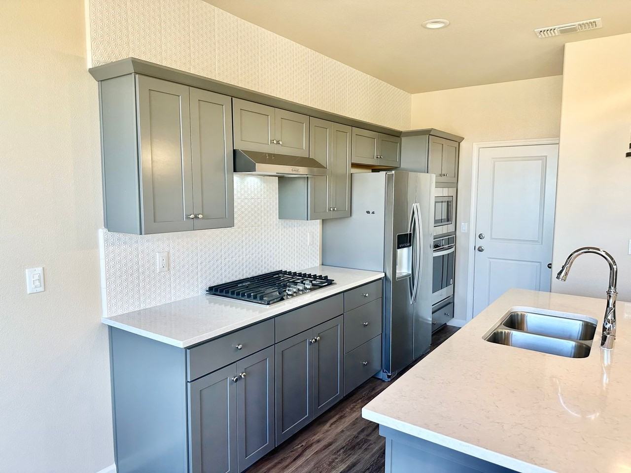 803 Wishon Ave W - Photo 6 of 37