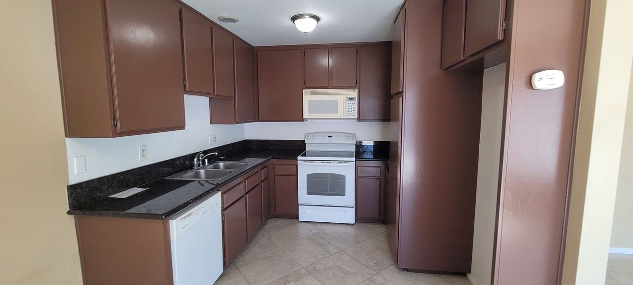 1017 Quiet Creek Ln - Photo 2 of 36