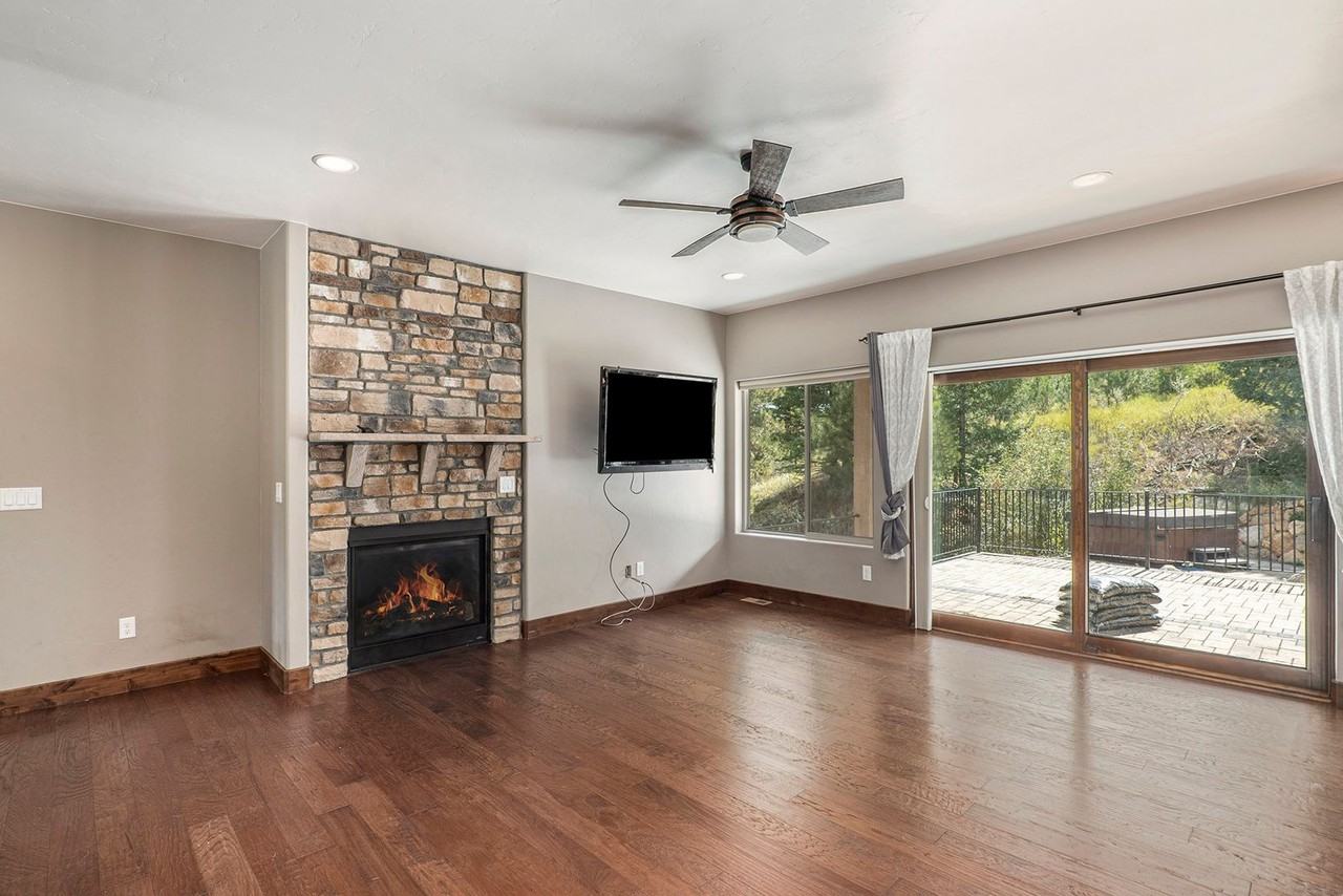 8565 Aspenglow Ln - Photo 3 of 45