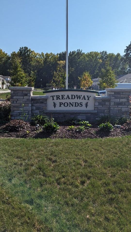 652 Treadway Blvd - Photo 2 of 10